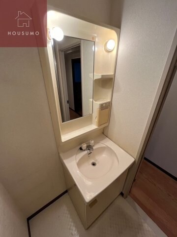 物件内観写真16　(独立洗面化粧台が付いています)