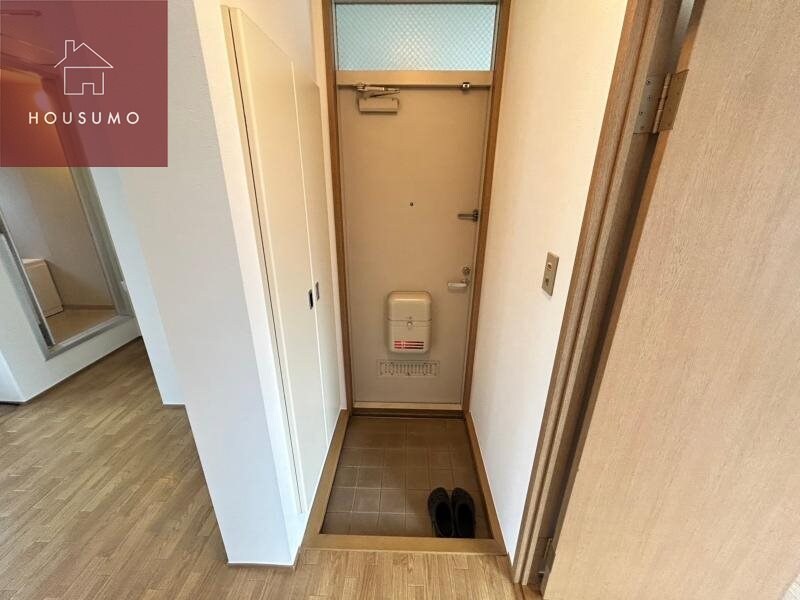 物件内観写真10　(収納もある玄関です)