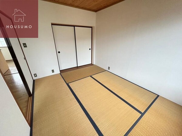 和室(落ち着いた雰囲気の和室付きです)