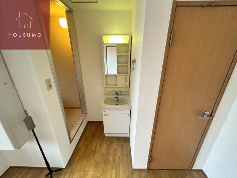 物件内観写真28　(独立洗面台、朝の身支度には欠かせません)