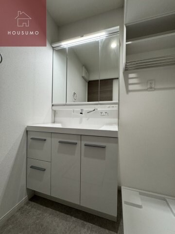 物件内観写真9　(独立洗面化粧台付き)