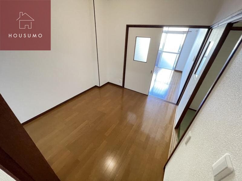 物件内観写真6　(ゆったりとしたリビングです)