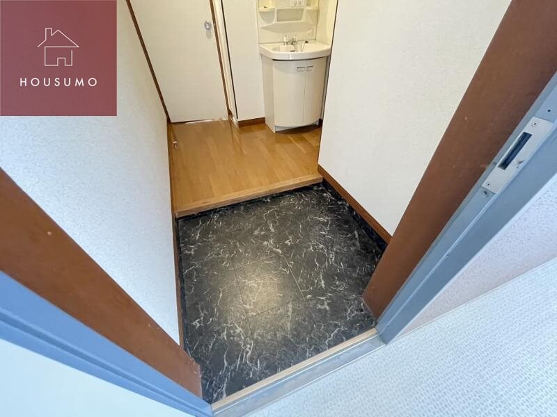 物件内観写真11　(収納もある玄関です)