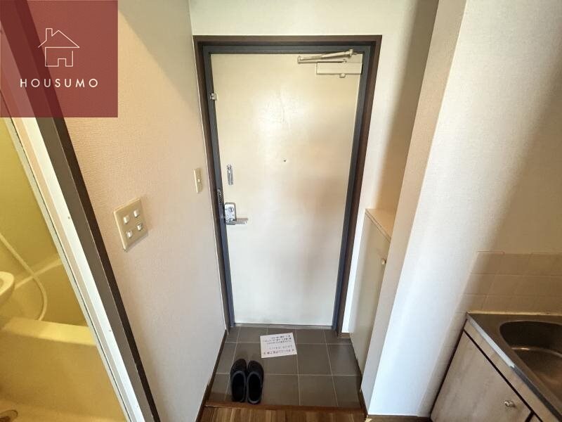 物件内観写真10　(明るい玄関です)