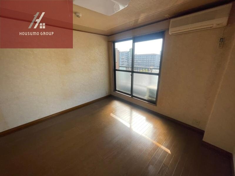 物件内観写真5　(おしゃれな居間です)