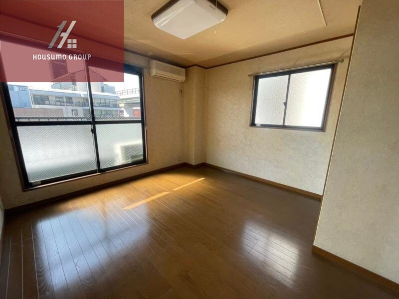 物件内観写真7　(落ち着いた色調の洋室です)