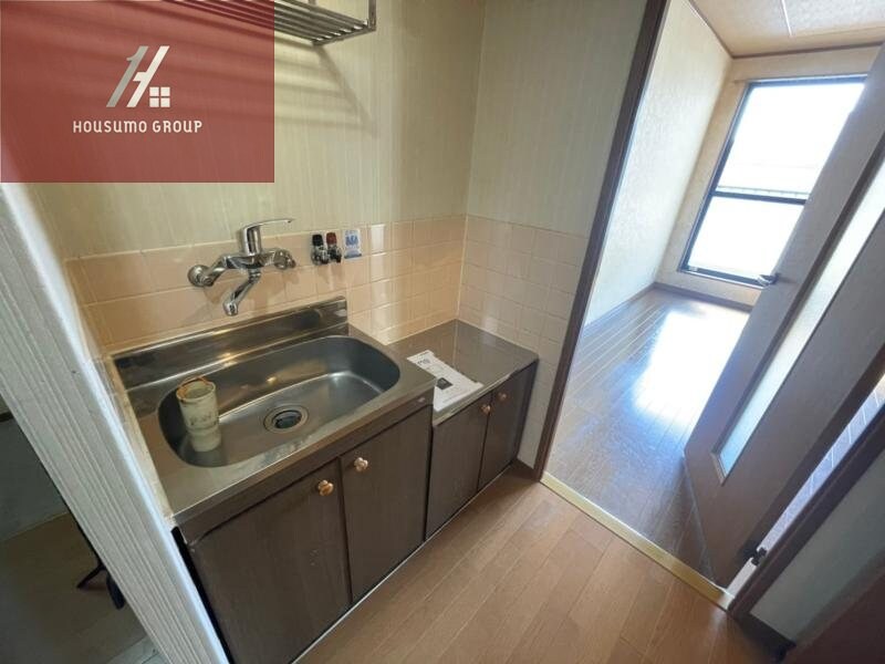 物件内観写真8　(コンパクトなキッチンで掃除もラクラク)