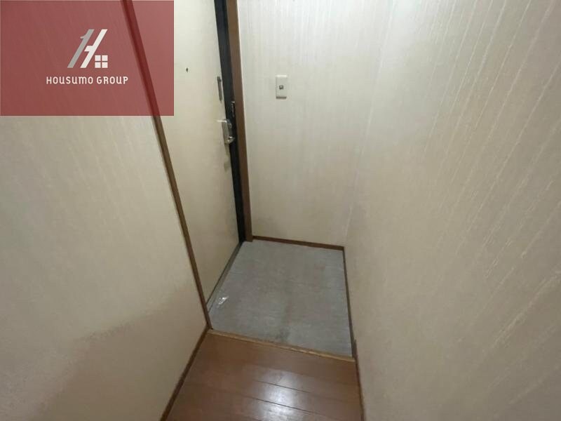 物件内観写真11　(ゆったりとした玄関です)