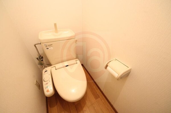 トイレ(落ち着いた色調のトイレです)