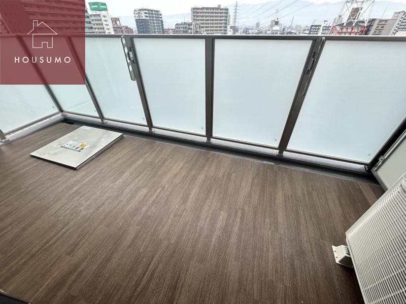 物件内観写真14　(開放的で明るい空間を演出してくれるバルコニーです)