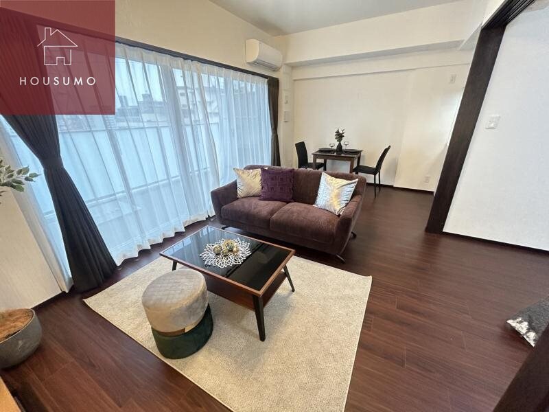 物件内観写真16　(こちらの居間で趣味の時間をお楽しみください)