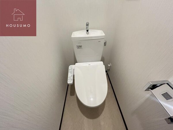 トイレ(落ち着いた色調のトイレです)