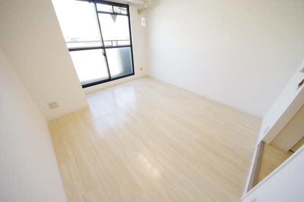 居室(ゆったり過ごせる居間です)