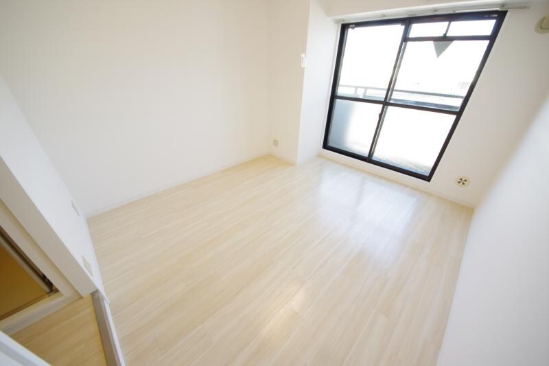 物件内観写真8　(落ち着いて過ごせるお部屋なので、寝室にいかがでしょうか)