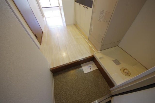 物件内観写真10　(シンプルで使いやすい玄関です)