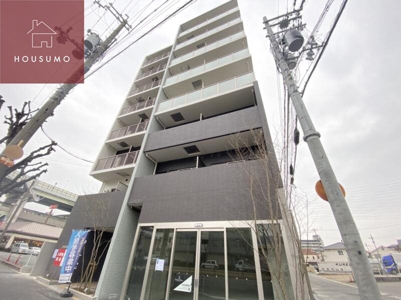 物件外観写真1　(外観は落ち着いています)