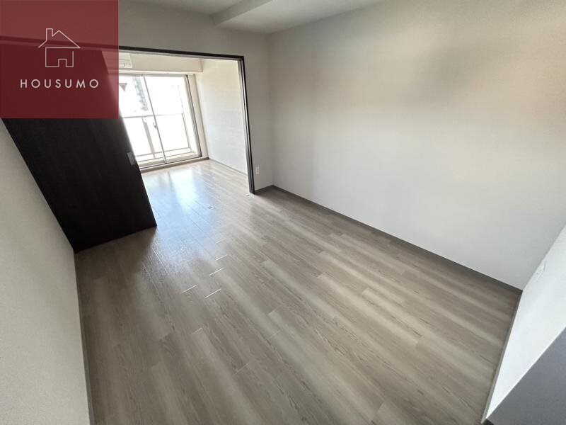 物件内観写真3　(ゆったりとした居間です)