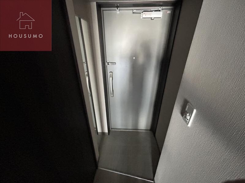 物件内観写真8　(明るい玄関です)