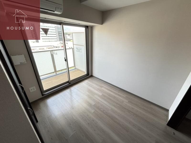 物件内観写真27　(落ち着いた色調の洋室です)