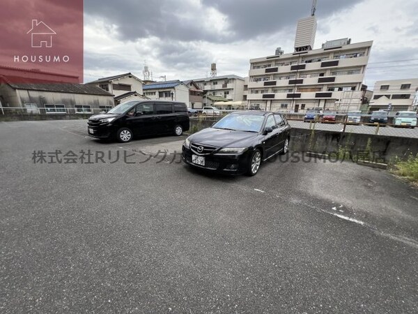 駐車場(駐車場があるので、車を買う予定の方も安心です)