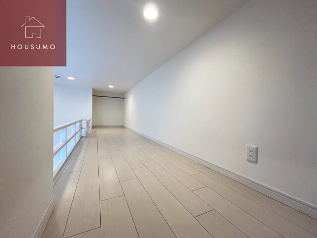 物件内観写真22　(朝の身支度には欠かせない独立洗面化粧台)