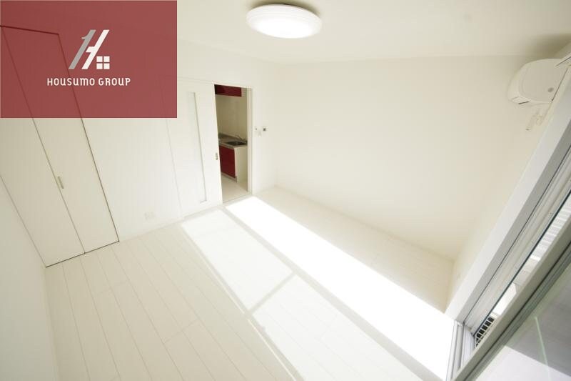 物件内観写真16　(落ち着いた色調の洋室です)