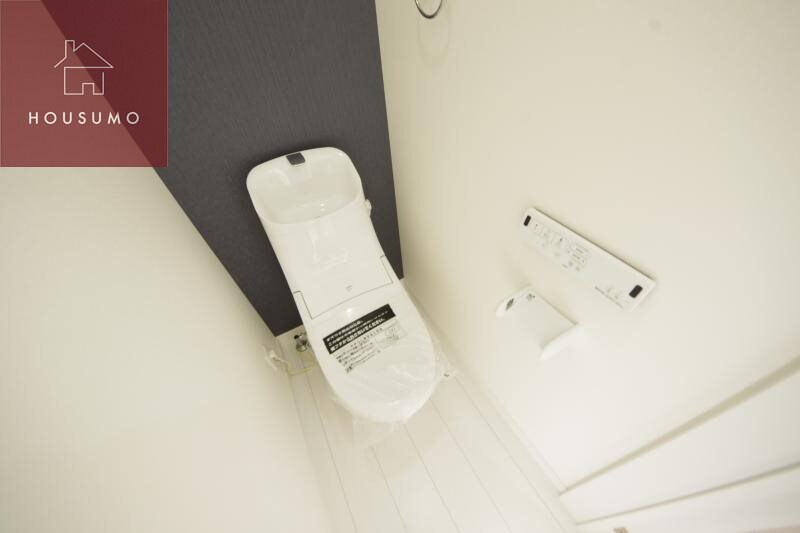 物件内観写真9　(落ち着いた色調のトイレです)