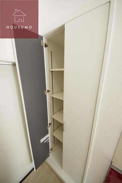 物件内観写真11　(ちょっとした収納スペースも充実しています)