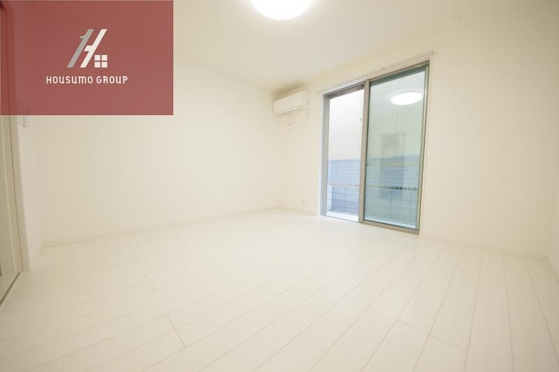 物件内観写真7　(明るい洋室です)