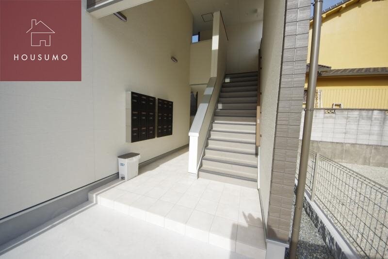 物件外観写真3　(エントランスです)