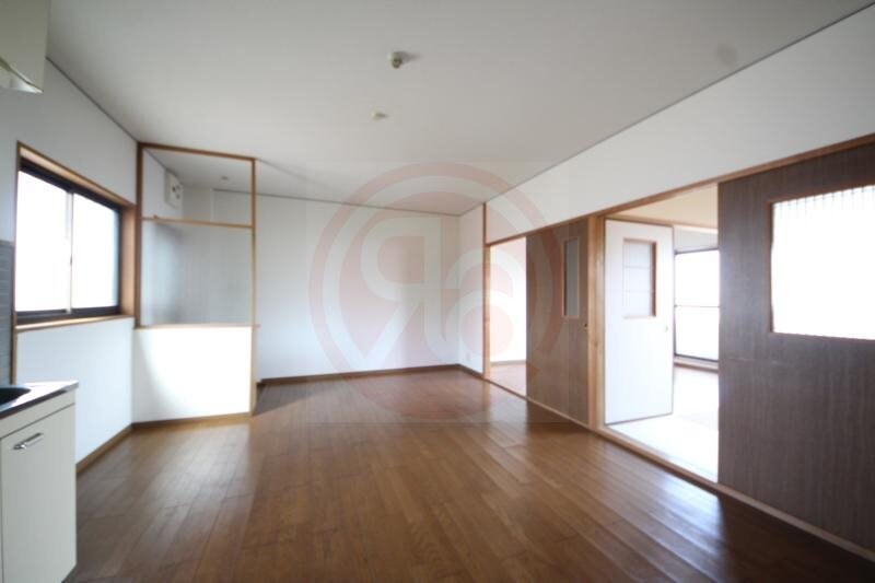 物件内観写真20　(明るい色調の室内です)