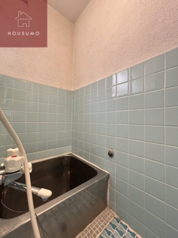 浴室(落ち着いた色調のトイレです)