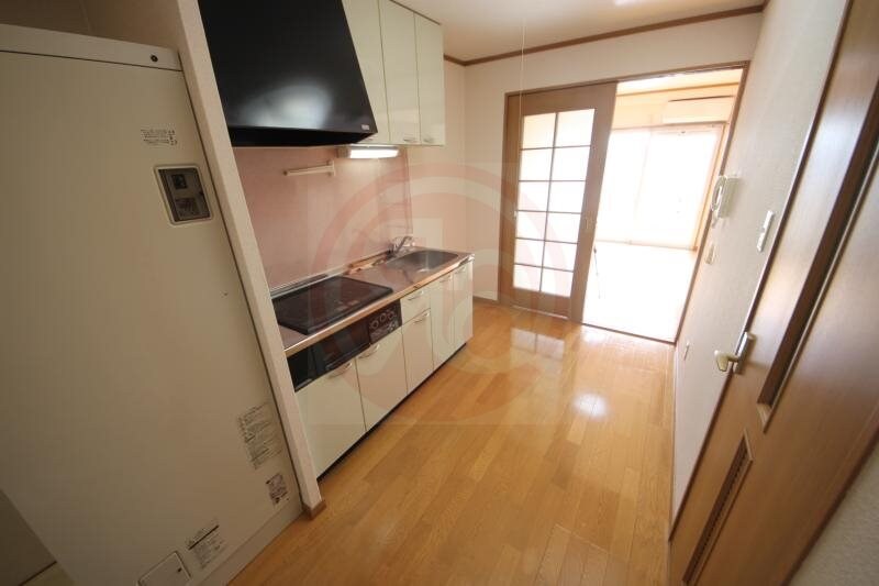 物件内観写真5　(ゆったりとしたリビングです)