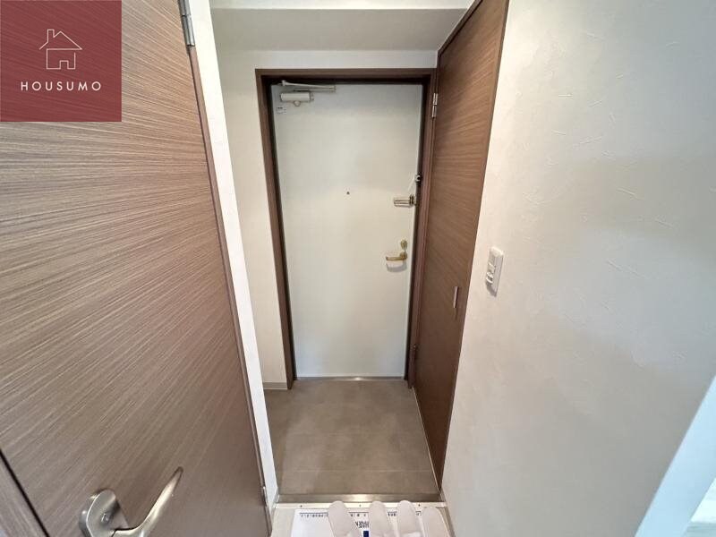 物件内観写真11　(ゆったりとした玄関です)