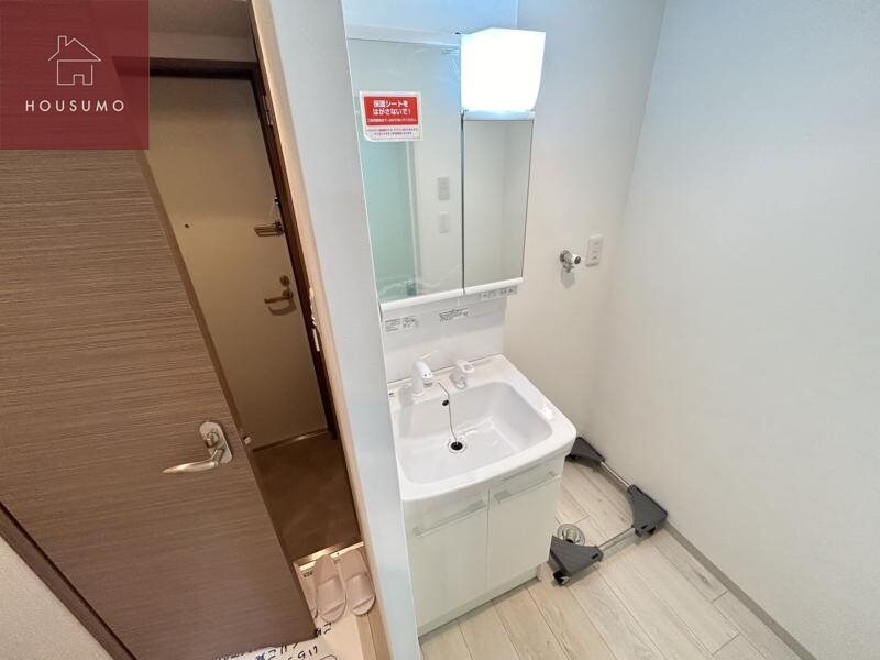 物件内観写真19　(朝の支度にも助かる、独立の洗髪洗面化粧台)