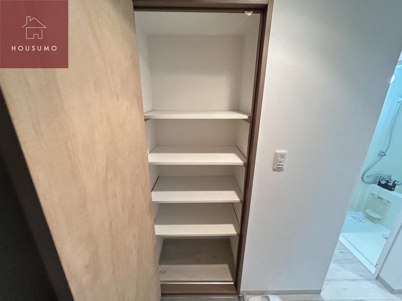 物件内観写真20　(大きなスペースがあり、収納には困りません)