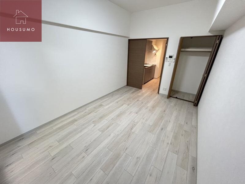 物件内観写真23　(広々とした洋室です)