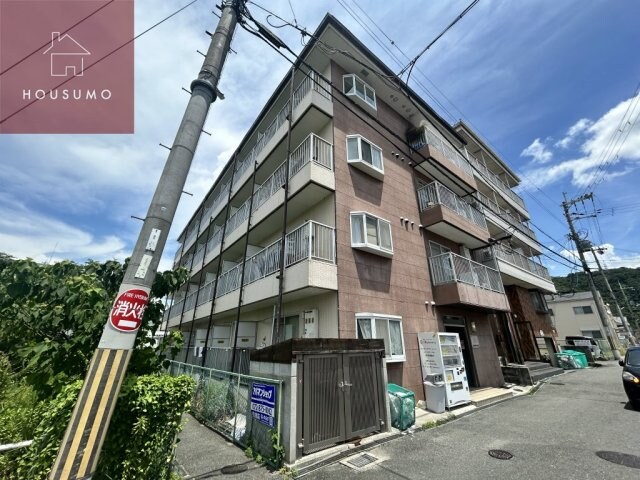 物件外観写真1　(外観は落ち着いています)