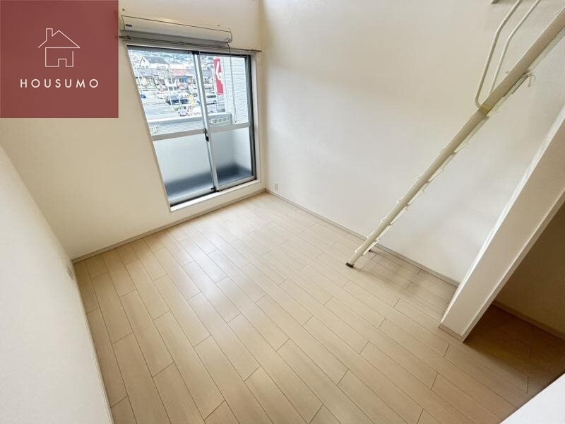 物件内観写真5　(おしゃれな居間です)