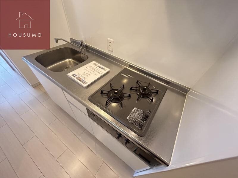 物件内観写真8　(落ち着いた色調の寝室です)