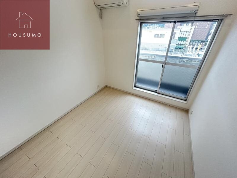 物件内観写真16　(こちらの居間で趣味の時間をお楽しみください)