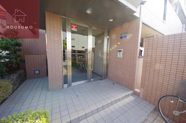 エントランス(落ち着いたエントランスです)