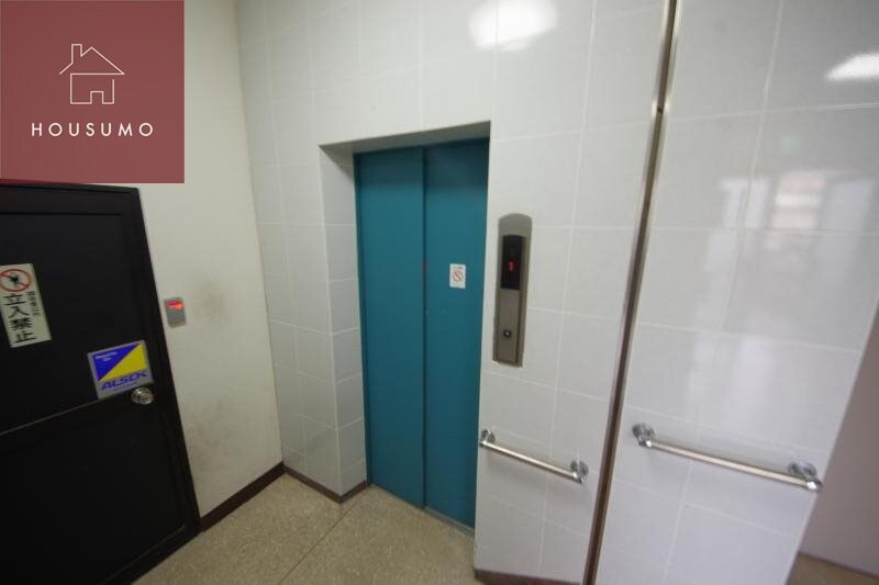 物件外観写真2　(清潔なロビーです)