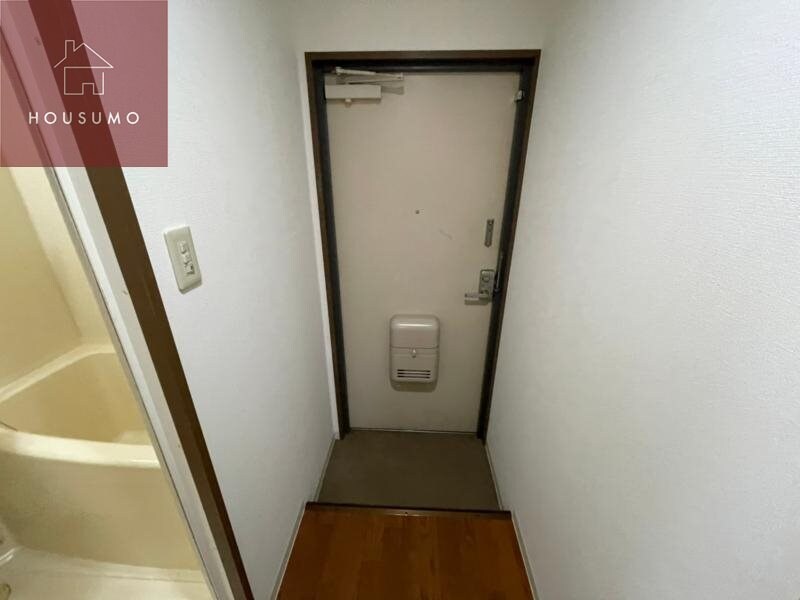 物件内観写真10　(収納もある玄関です)