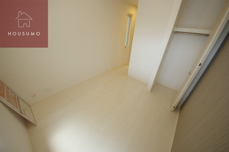 物件内観写真23　(こちらの居間で趣味の時間をお楽しみください)