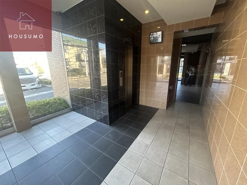 物件外観写真2　(清潔なロビーです)