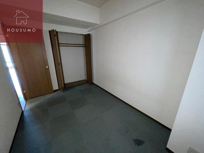 物件内観写真25　(落ち着いた色調の洋室です)