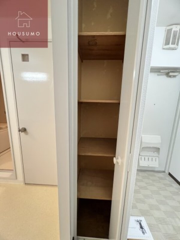 収納(小物を収納するのに便利です)