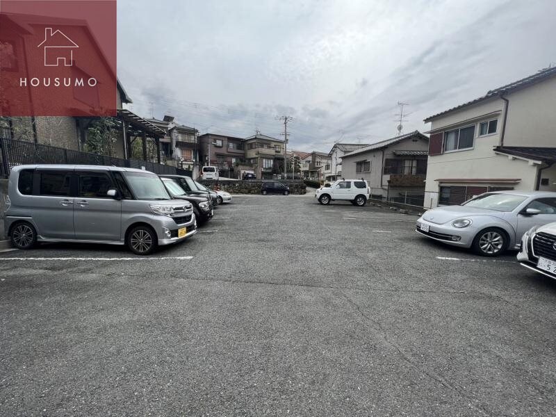 物件外観写真2　(駐車場に車を止められます)