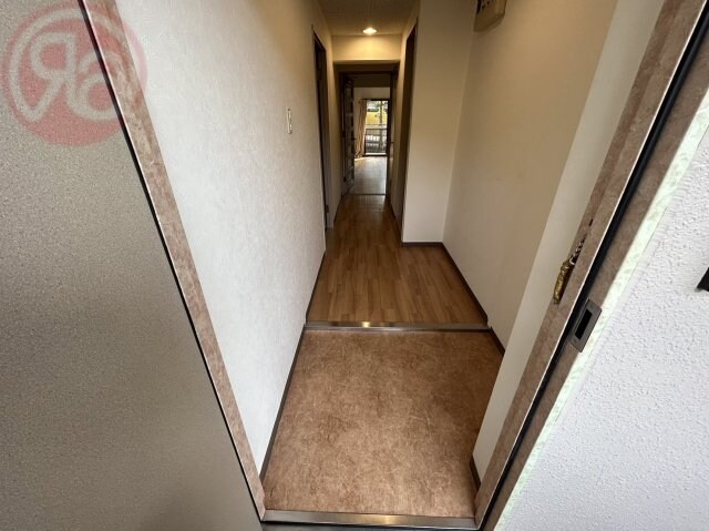 物件内観写真11　(収納もある玄関です)